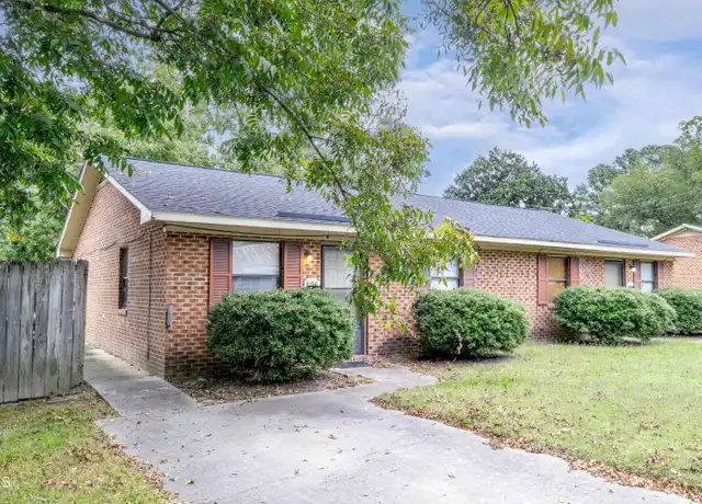 Property at 804 W Anderson St, Selma, NC, 27576, 2 beds, 1.5 baths, [object Object]
