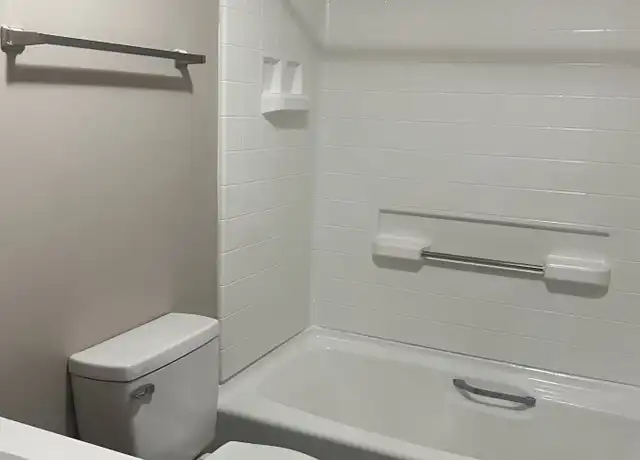 Property at 665 E 21st St Unit 6, Indianapolis, IN, 46202, 1 bed, 1 bath, [object Object]