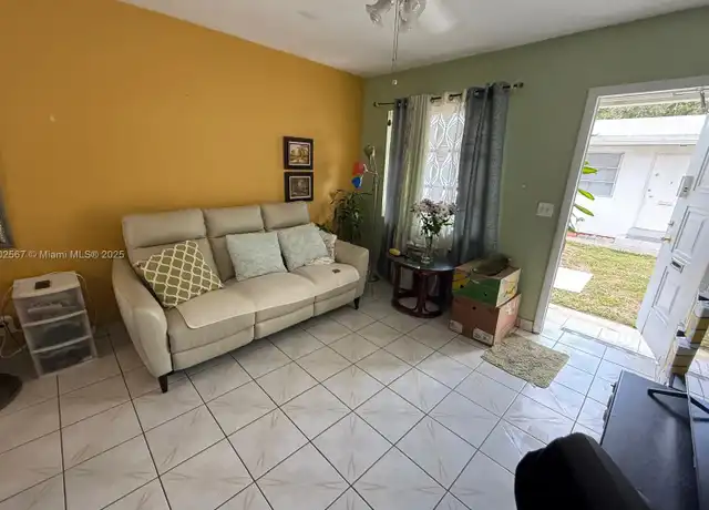 Property at 2450 Lincoln St #9, Hollywood, FL, 33020, 1 bed, 1 bath, [object Object]