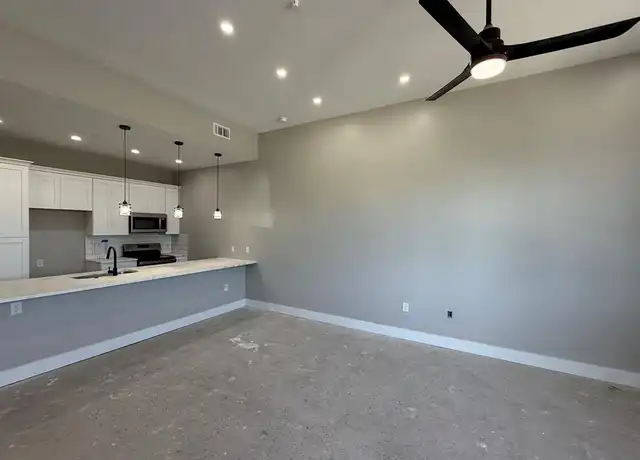 Property at 332 34th St Unit 113, Newport News, VA, 23607, 1 bed, 1 bath, [object Object]