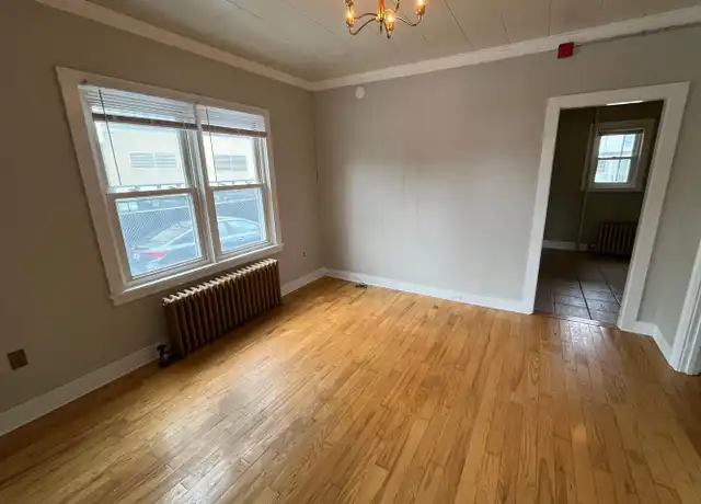 Property at 21-25 Elmwood Ave Apt 03, Burlington, VT, 05401, 1 bed, 1 bath, [object Object]