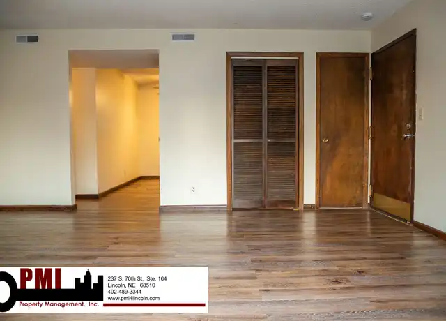 Property at 2323 D St Unit 5, Lincoln, NE, 68502, 2 beds, 1 bath, [object Object]