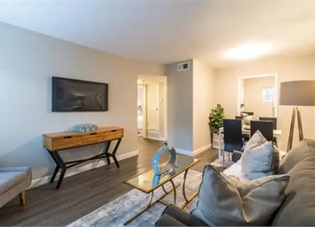 Property at 124 N Tucker St, Memphis, TN, 38104, 2 beds, 1 bath, [object Object]