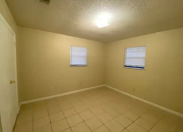 Property at 986 N 20th St, Defuniak Springs, FL, 32433, 2 beds, 1 bath, [object Object]