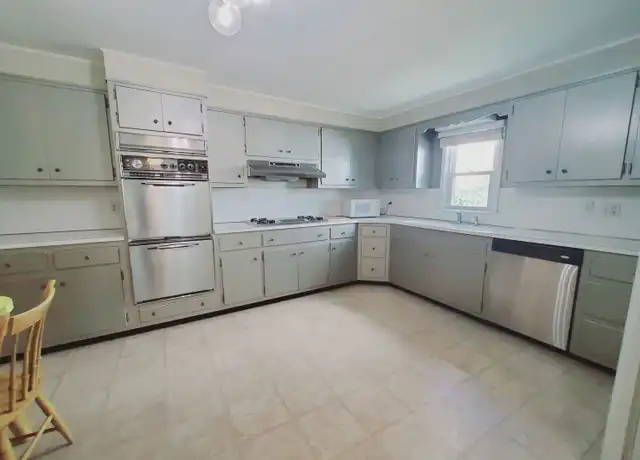 Property at 34 Clifford Ave, Stamford, CT, 06905, 2 beds, 2 baths, [object Object]