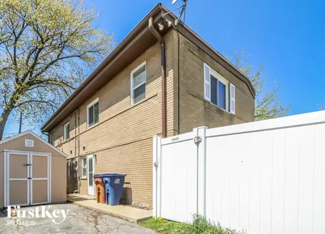 Photo of 335 E Vermont St, Villa Park, IL 60181