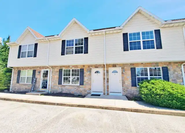 Property at 70 N Blettner Ave, Hanover, PA, 17331, 2 beds, 1.5 baths, [object Object]