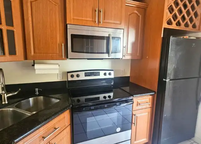 Property at 5460 W 31st Ct, Hialeah, FL, 33018, 2 beds, 2 baths, [object Object]