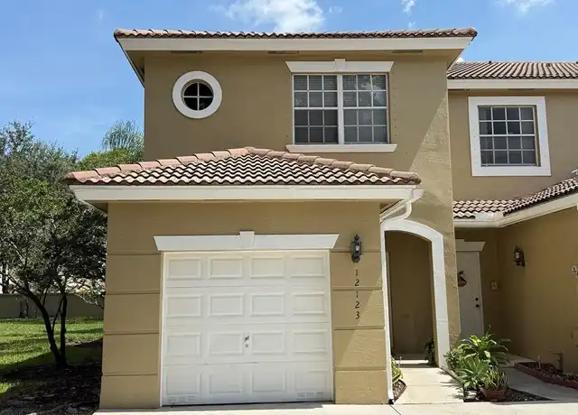 Property at 12123 SW 2nd St, Pembroke Pines, FL, 33025, 3 beds, 2.5 baths, [object Object]