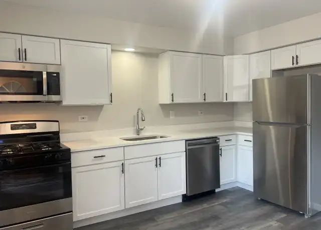 Property at 385 N Wood Dale Rd Unit ROAD4, Wood Dale, IL, 60191, 2 beds, 1.5 baths, [object Object]