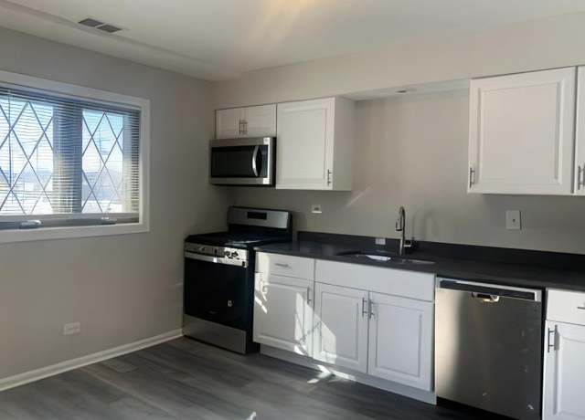 Photo of 385 N Wood Dale Rd Unit ROAD4, Wood Dale, IL 60191