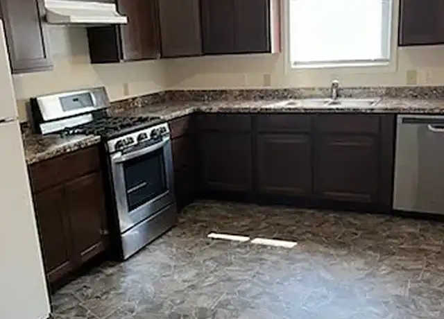 Property at Hampton Park/ Sheffield Village Apartments&Townhomes - 1026 Hampton Ct, Valparaiso, IN, 46383, 1-2 bed, 1 bath, [object Object]