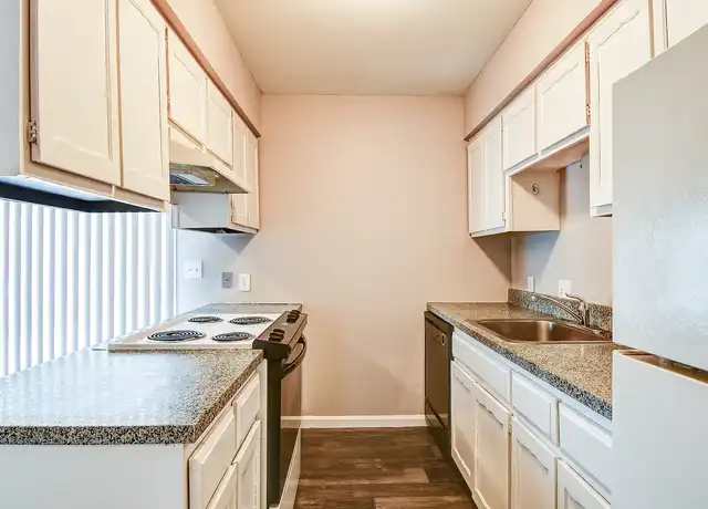 Property at Fox Hunt Apartments - 2095 Valley Greene Dr, Dayton, OH, 45440, 1-2 bed, 1-2 bath, [object Object]