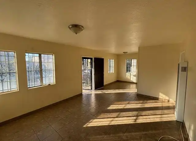Property at 1939 W 35th St Unit 1939, Los Angeles, CA, 90018, 3 beds, 2 baths, [object Object]