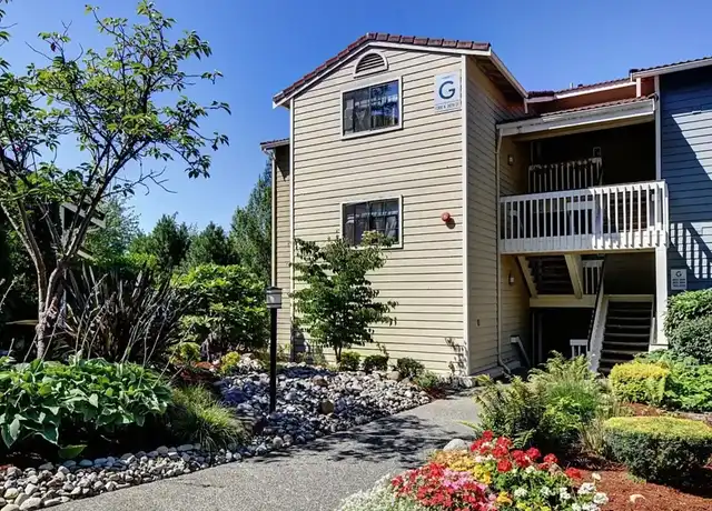 Property at 2000 Lake Washington Apartments - 1300 N 20th St, Renton, WA, 98056, 2 beds, 1-2 bath, [object Object]