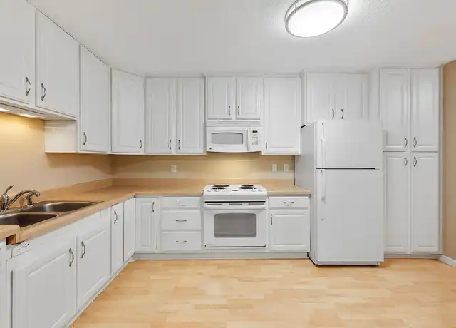 Property at Victoria Place Apartments - 2250 Victoria St N, Roseville, MN, 55113, 1-3 bed, 1-2 bath, [object Object]