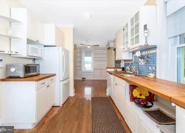 Property at 916 E B St, Brunswick, MD, 21716, 3 beds, 2 baths, [object Object]