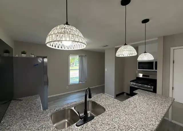Property at 917 W Felix St, Fort Worth, TX, 76115, 7 beds, 3 baths, [object Object]