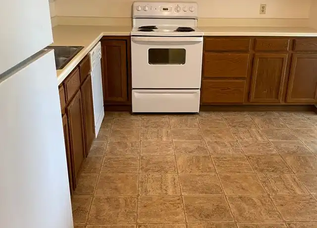 Property at 929 Page Dr S, Fargo, ND, 58103, 2 beds, 1 bath, [object Object]