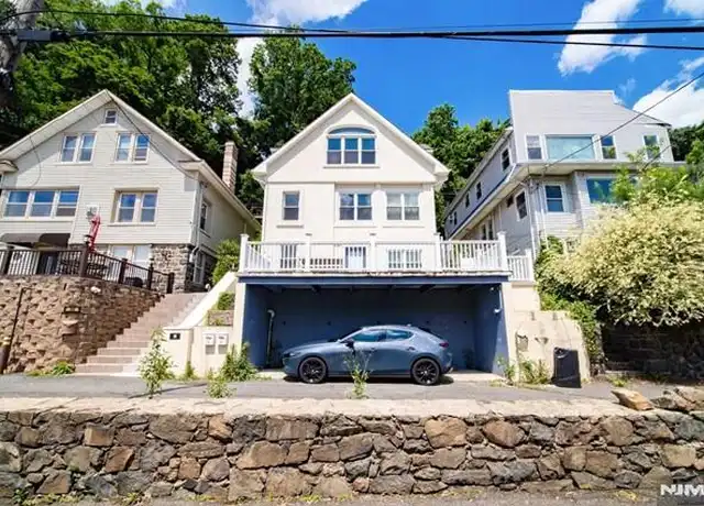 Property at 32 Oakdene Ter Unit 2, Edgewater, NJ, 07020, 2 beds, 1 bath, [object Object]