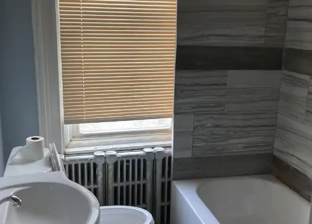 Property at 2 N 15th St Unit 2 Rear, Philadelphia, PA, 19107, 1 bed, 1 bath, [object Object]