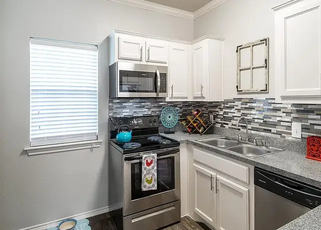 Photo of 2129 Holly Oaks Ln, Weatherford, TX 76087