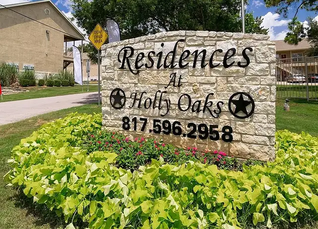 Photo of 2129 Holly Oaks Ln, Weatherford, TX 76087