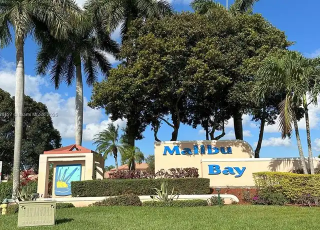 Property at 762 NW 208th Ter, Pembroke Pines, FL, 33029, 3 beds, 2.5 baths, [object Object]