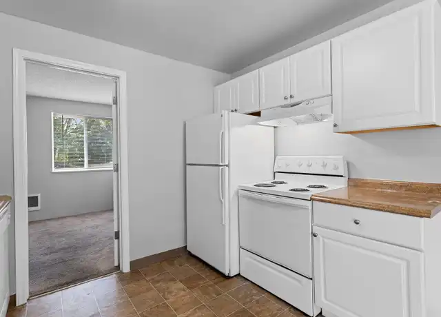 Property at Timber Terrace Apartments XB-YY21 - 8332 SW 21st Ave, Portland, OR, 97219, 2 beds, 1 bath, [object Object]