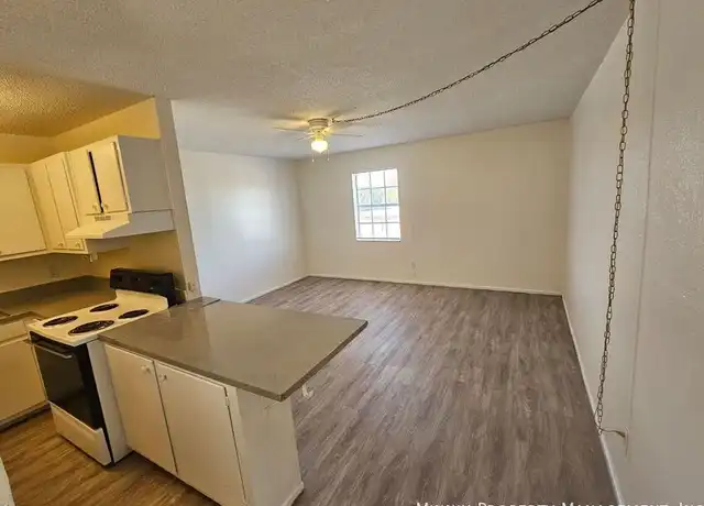 Property at 1600 Yonkers St Unit 1, Plainview, TX, 79072, 1 bed, 1 bath, [object Object]