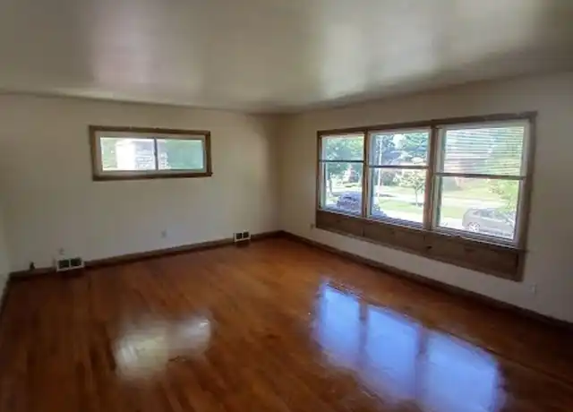 Property at 4421 N 76th St, Milwaukee, WI, 53218, 3 beds, 1 bath, [object Object]