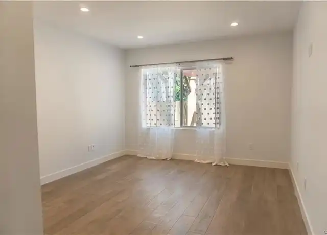 Property at 6850 Encino Ave, Van Nuys, CA, 91406, 4 beds, 4 baths, [object Object]