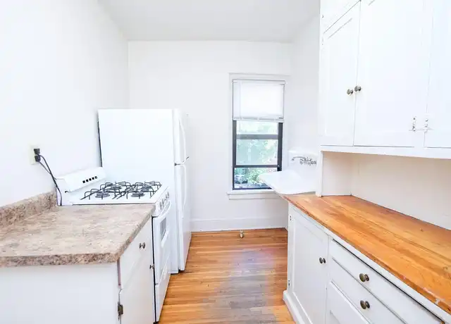 Property at Yale Apartments - 77 Milton St N, Saint Paul, MN, 55104, 1 bed, 1 bath, [object Object]