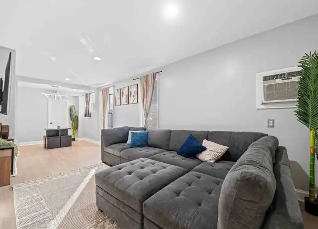 Property at East 31st Street 20 - E 31st St Unit 1060051P, Bayonne, NJ, 07002, 3 beds, 1 bath, [object Object]