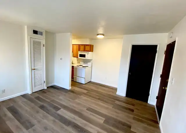 Property at 700 Carriage Hl Unit 703-9, Iowa City, IA, 52246, 1 bed, 1 bath, [object Object]