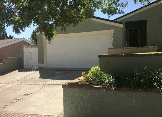 Photo of 28023 Meadowcreek Rd, Canyon Country, CA 91351