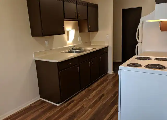 Property at 1103 25th St Unit B12, Rock Island, IL, 61201, 1 bed, 1 bath, [object Object]