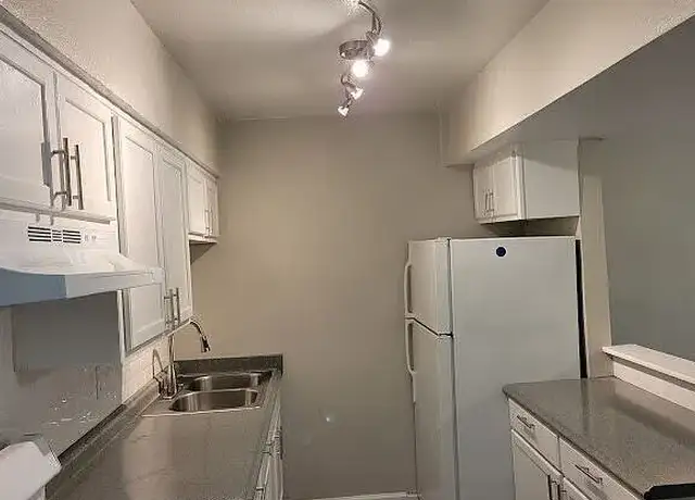 Photo of 808 S Center St, Grand Prairie, TX 75051