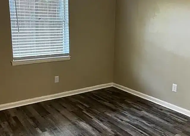 Photo of 808 S Center St, Grand Prairie, TX 75051
