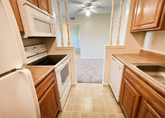 Property at Revere Village Apartments - 865 Revere Village Ct, Dayton, OH, 45458, 1 bed, 1 bath, [object Object]