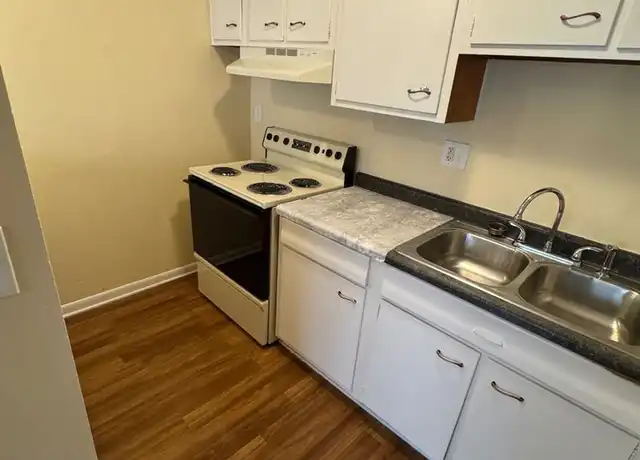 Property at 1814 N Main St Unit 1814-201, Rockford, IL, 61103, 1 bed, 1 bath, [object Object]