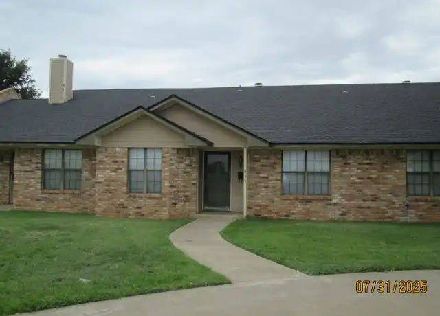 Property at 911 Yonkers St, Plainview, TX, 79072, 2 beds, 2 baths, [object Object]