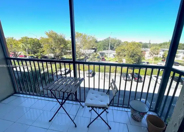 Property at 16950 W Dixie Hwy Unit A427, North Miami Beach, FL, 33160, 1 bed, 1 bath, [object Object]