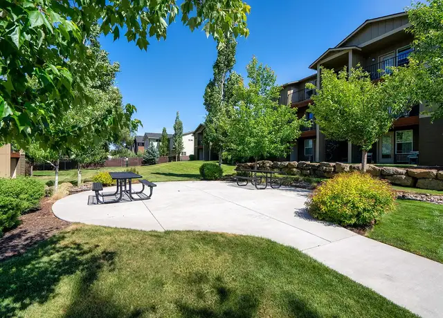 Photo of 969 NE Warner Pl, Bend, OR 97701