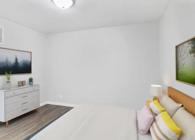 Property at Cole Street Apartments - 715 S Cole Ave, Muncie, IN, 47303, 2 beds, 1 bath, [object Object]