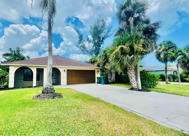 Property at 552 97th Ave N, Naples, FL, 34108, 3 beds, 2 baths, [object Object]