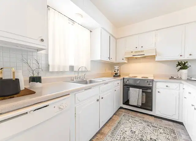Property at The Oaks on Bonhomme - 8669 Old Towne Dr, St. Louis, MO, 63132, 1-3 bed, 1-2 bath, [object Object]