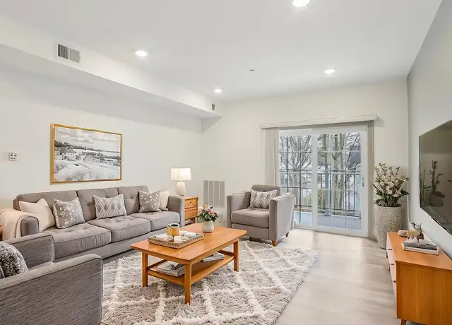 Photo of 105 Porter St, Stoughton, MA 02072