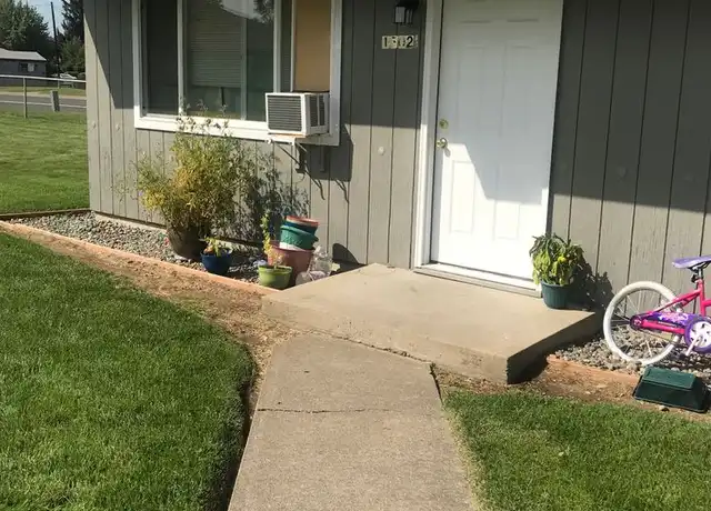 Property at 1502 S 4th Ave Unit 2, Yakima, WA, 98902, 2 beds, 1 bath, [object Object]