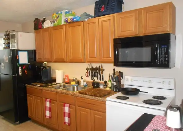 Property at 506 Willow St Unit 3, Woonsocket, RI, 02895, 2 beds, 1.5 baths, [object Object]